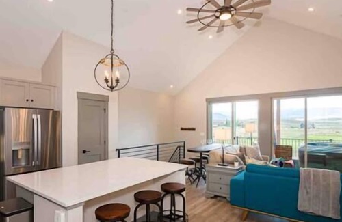 Grand Elk Ranch House | New Cool 4BR Mountain Home: Views, Games, Hot Tub