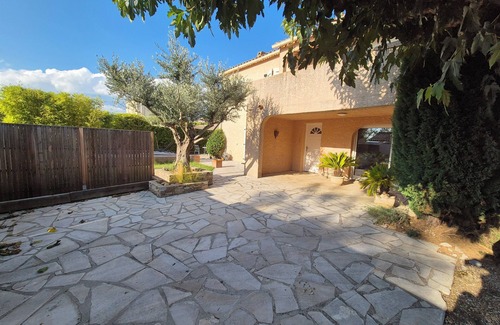 Gallargues-le-Montueux House | NEW- cosy family home