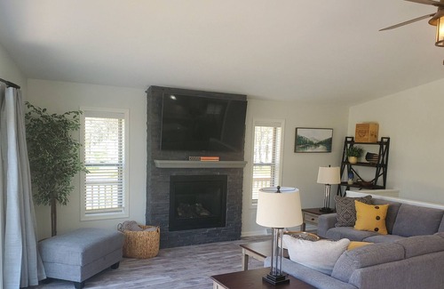 Rome Cottage | New Cottage, Fall Rates, Outdoor Wood Burning Fire Pit, Sand Valley 5 mins away!