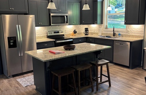 Jacksons' Gap House | New Cottage on Lake Martin – Peaceful Creekside-Pet Friendly-Auburn Football