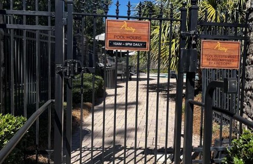Lawrenceville House | New Cozy 1 Califonia King Size Bed with Small sitting Area & Private Bathroom wit Private Entrance! With Free Parking outside Unit! 45 mins away from Airport!