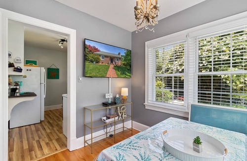 Kilmarnock House | NEW Cozy 2 BD 2 BTH w/Arcade Movie Thtr Pool Tbl