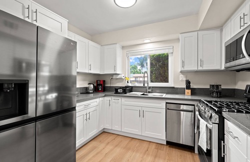 Ontario House | @New & Cozy 3B/2B Near Ontario Airport and Toyota Arena