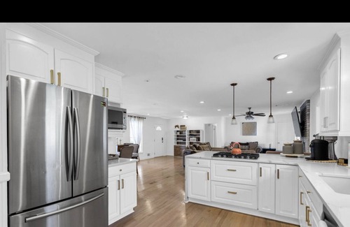 Windwood House | *New* Cozy 3bdr+1Bonus Newly Remodeled Home