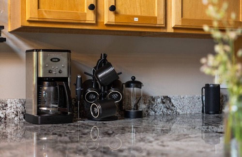Gaylord Cabin | New cozy 4-bedroom cabin 100yrd from golf/ski with WiFi, AC in brilliant Gaylord