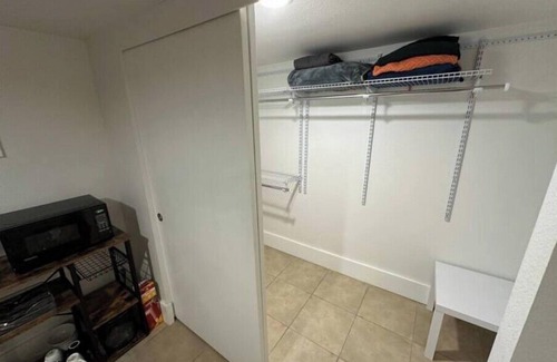 North Beacon Hill Apartment | NEW! Cozy Apt in Beacon Hill with Fast WiFi and TV.