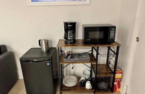 North Beacon Hill Apartment | NEW! Cozy Apt in Beacon Hill with Fast WiFi and TV.