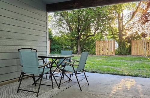 Sequim House | New Cozy Beach Bungalow, only a 1/2 mile walk to beautiful quiet Beach