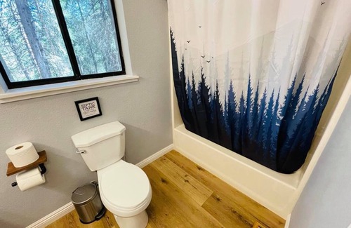 Glencoe Cabin | NEW!! Cozy cabin in the pines! Family/pet friendly, game room, cal king bed