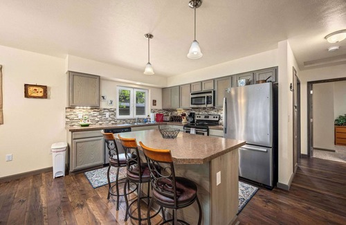 Carey Bay House | New Cozy Conkling Home with Hot Tub