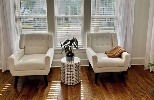 Irvine House | NEW! Cozy downtown 3/2 home w/ king bed. Close to Red River Gorge, Berea, Lex