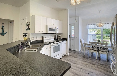 North Port House | NEW! Cozy Gem near Mineral Springs & Beaches