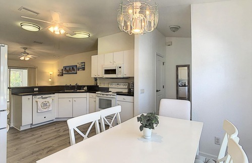 North Port House | NEW! Cozy Gem near Mineral Springs & Beaches