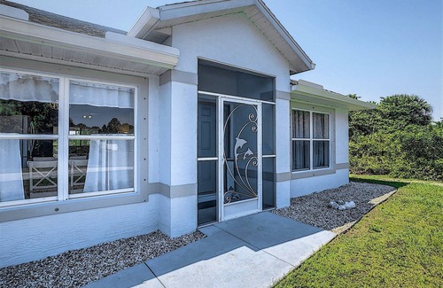 North Port House | NEW! Cozy Gem near Mineral Springs & Beaches