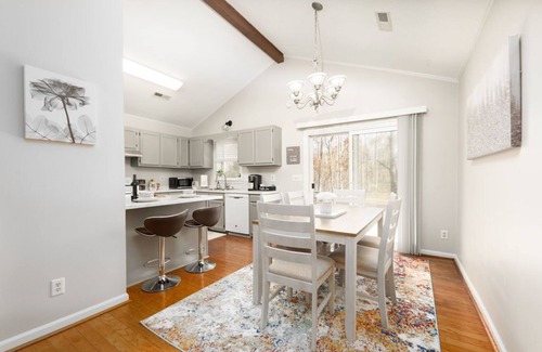 Woodland Hills House | New Cozy home Triad's GEM