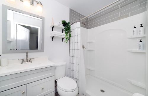 Crystal River House | NEW Cozy House 5 Min Three Sisters Springs