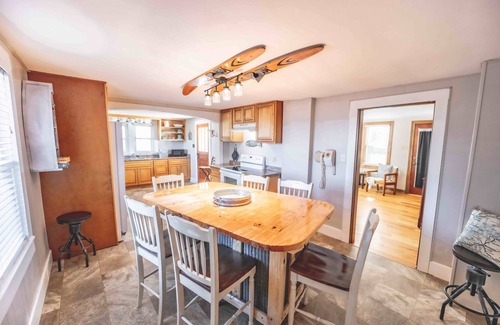 Somerset Cabin | NEW Cozy Lake House, Game Room, Fire-pit & Hot Tub & 1/2mile to boat ramp