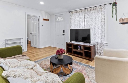 Warren House | New! Cozy newly remodeled home