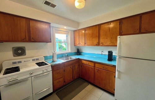 Aurora Highlands Apartment | NEW Cozy Penthouse - Spacious 3-bedroom apartment. Steps to Metro!