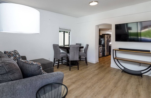 Garfield House | NEW Cozy Private Guesthouse in the heart of Phoenix!