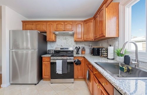 The Heights House | New! Cozy retreat w/complimentary parking and arcade game room! Minutes to NYC