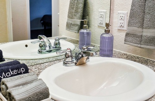 Medina Valley House | NEW! Cozy San Antonio Alamo Minutes to Sea World