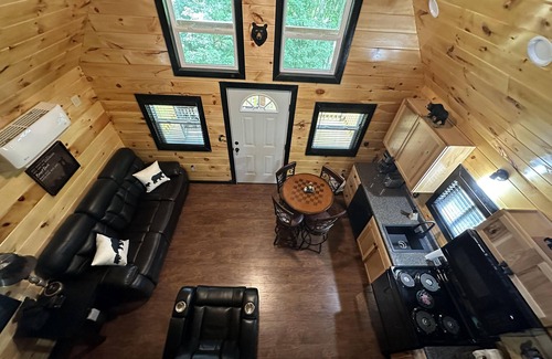Pine Ridge Cabin | New Cozy Secluded Cabin with wi-fi