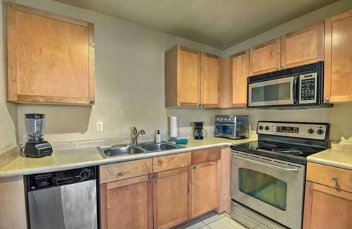Coquina Key House | NEW! Cozy St Petersburg Escape: Boat Slip On-Site!