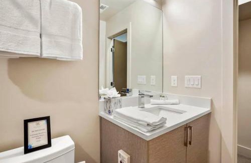 West Colfax Apartment | New! Cozy Studio Kitchenette Near Sloans Lake
