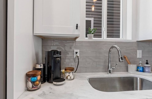 Lafayette House | NEW-Cracklin House-Luxe Amenities-Fast WiFi-Washer