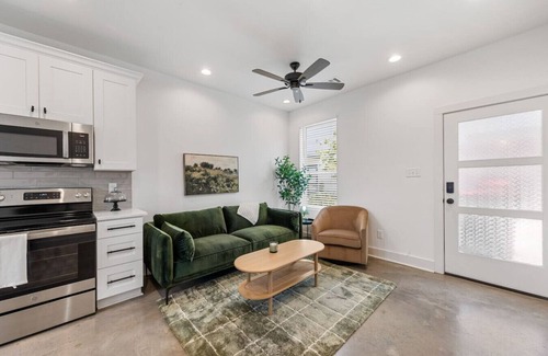 Lafayette House | NEW-Cracklin House-Luxe Amenities-Fast WiFi-Washer