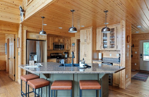 Breezy Point Cabin | New- Cullen Cove|Family Friendly|Swimming|Kayaks