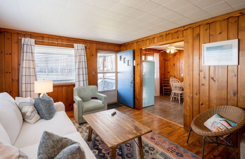 Holland Cottage | New! Cute Cottage near Holland State Park