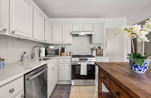 College Heights House | New Decatur Townhome with Stylish design, Quiet Neighborhood, & Minutes to Downtown by iTrip Atlanta