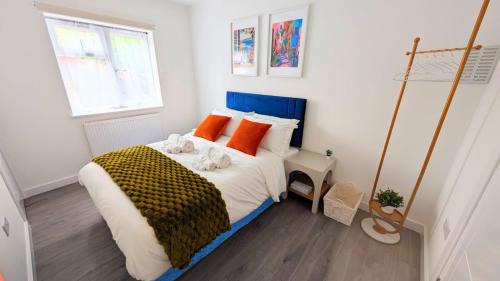 Plumstead Apartment | New! Delightful 2BR Flat in Woolwich