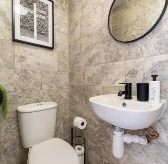 Plumstead Apartment | New! Delightful 2BR Flat in Woolwich