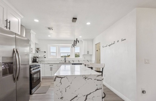 Stallion Springs House | NEW! Desert Mountain Escape with Private Hot Tub (A)
