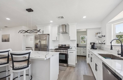 Stallion Springs House | NEW! Desert Mountain Escape with Private Hot Tub (A)