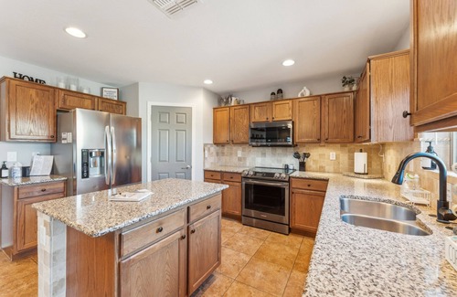 Entrada Del Oro House | NEW! Desert Oasis w/Pool & Stunning Mountain Views