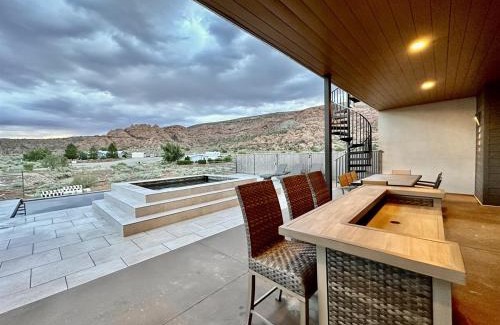 Moab South Valley House | New Desert Vista Retreat 12 Bedroom all Suites