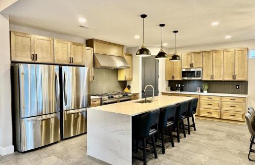 Moab South Valley House | New Desert Vista Retreat 12 Bedroom all Suites
