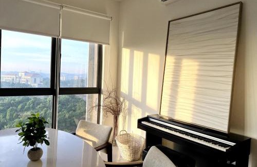 Putrajaya House | NEW Designer Condo - Panoramic Forest View - Steps To IOI City Mall - Your Best Urban Retreat