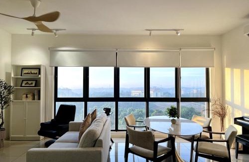 Putrajaya House | NEW Designer Condo - Panoramic Forest View - Steps To IOI City Mall - Your Best Urban Retreat