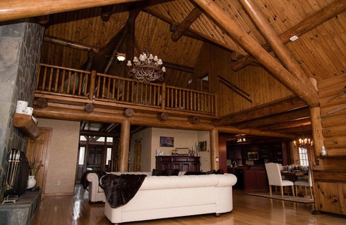 Franklin Cabin | NEW Designer Log Cabin, Ridge Top Views, Highlands & MORE
