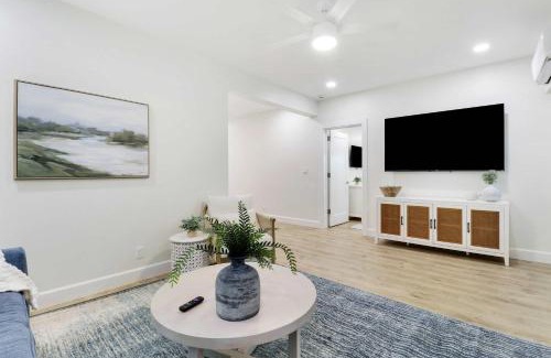 Stuart Apartment | New Downtown Cottage on Camden #1