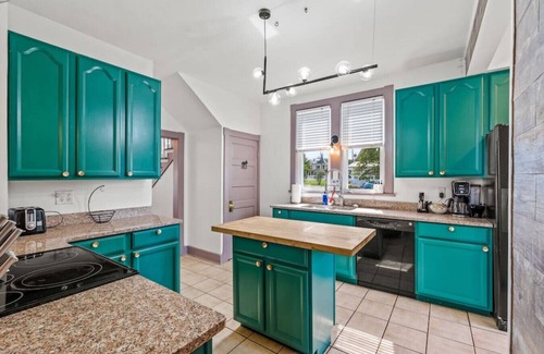 Luray House | *NEW* Downtown Darling - walk to Shops+Dining+Brewery