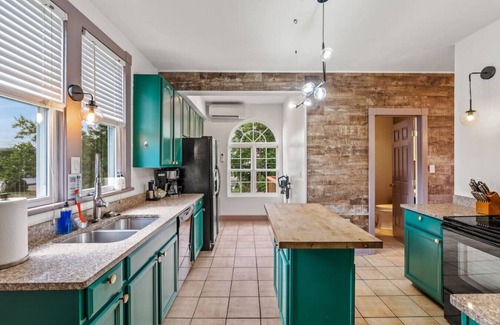 Luray House | *NEW* Downtown Darling - walk to Shops+Dining+Brewery