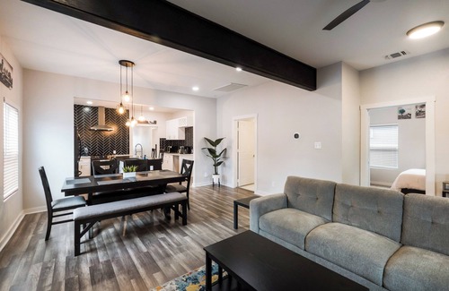 Downtown San Antonio House | New! Downtown family getaway!