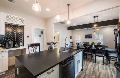 Downtown San Antonio House | New! Downtown family getaway!