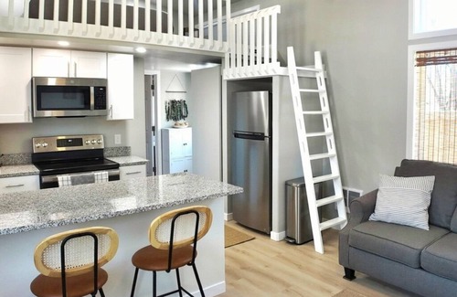 Colorado Springs Cottage | New, Eco-friendly, Mountain Views, Peaceful Backyard, King Bed, Dog Friendly